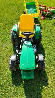 Predám elektr.traktor Peg Perego John Deere - 8