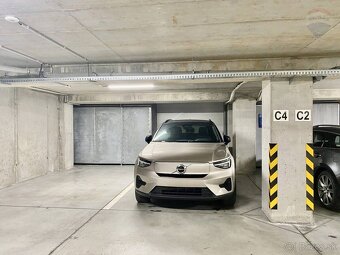 Predaj 3-izbový apartmán 81 m2, balkón 18 m2, výťah, garážov - 8