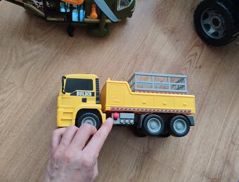 Veľký traktor, vrtuľník, auto so zdvíhacou plošinou - 8