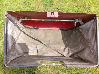 Koš na zahradní traktor - 8