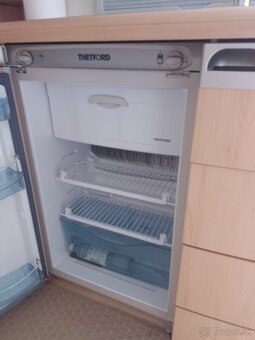Predám karavan obytný príves Hobby 440 de Luxe - 8