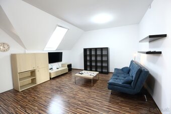 Veľkometrážny 2-izbový byt s výhodami Rodinného domu - 8