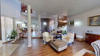 6 izbový rodinný dom s jedinečnou architektúrou,pozemok 1061 - 8