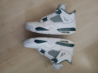 Air Jordan 4 Retro - 8