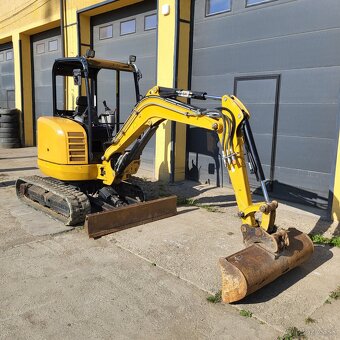 CAT 302.7D CR - 8