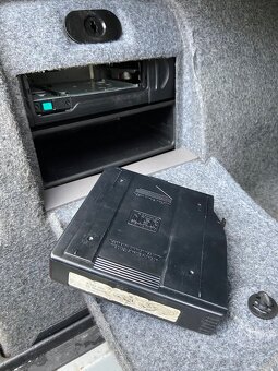 BMW E46 coupe CD Changer - 8