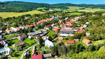 Slnečný, stavebný pozemok o veľkosti 1524m2 v obci Beluj - 8