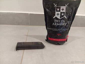 Predám airsoftku M4 AR15 - 8