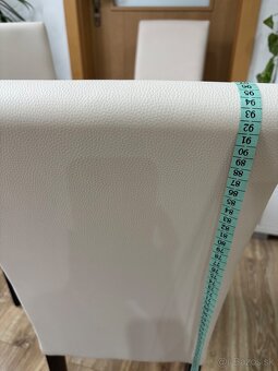 Stôl a stoličky - 8