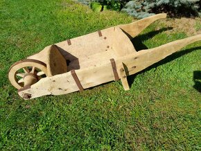 Starý drevený fúrik - tragač - barrow - wheelbarrow - 8