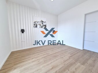 3D OBHLIADKA NA PREDAJ 4-IZBOVÝ RODINNÝ DOM S TERASOU A VEĽ - 8