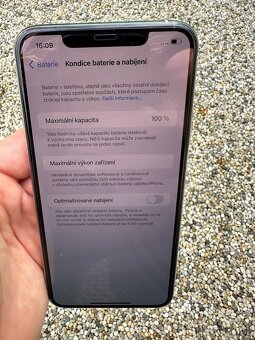 iPhone 11 pro max 512GB - baterie 100% - 8