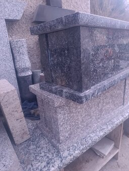Urnovy hrob, kvetináče, stolíky,parapety - 8