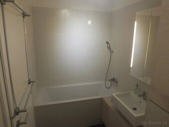 PRENÁJOM – priestranný 2 iz byt v Petržalke s parkingom - 8