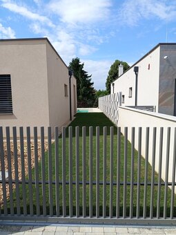 Na Predaj - Moderný bungalov s bazénom v meste Šamorín - 8