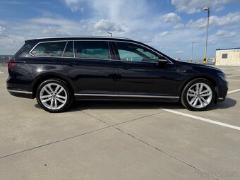 Volkswagen Passat Variant 2.0 TDI EVO Elegance DSG
- 8