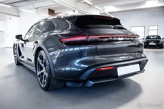 Porsche Taycan - 8