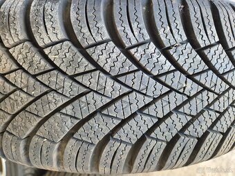 Nexen 185/60 R15 84H na alu diskoch - 8