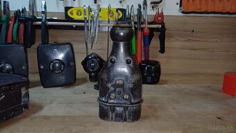 Staré bakelitove elertro veci. - 8