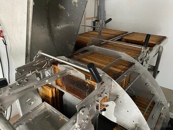 Predám linku na vytáčanie medu. - 8