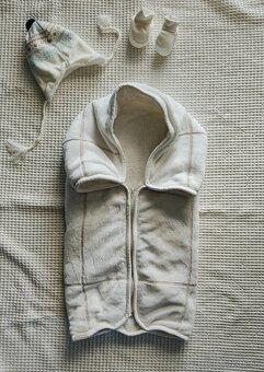 Set fusak čiapka a papučky - 8