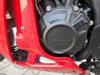 Honda CBR650R - 8