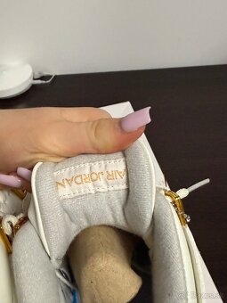 Jordan 4 Metalic Gold 39 - 8