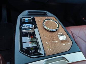 IX xDrive 50, fuul výbava - 8