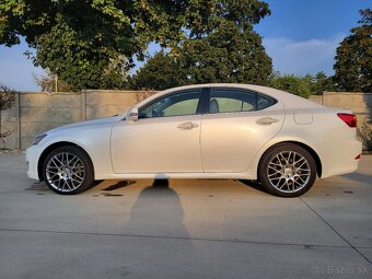 Lexus IS220d - 8