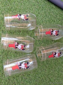 Retro toaletka, poháre rumcajs - 8