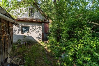 PEREŠ - Stavebný pozemok s RD, 1786 m2 - Bystrická ul. - 8