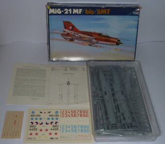 Predám  modely platikových lietadiel 1:48 - 8