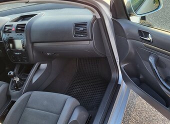 Predám Volkswagen Golf 5 1.9TDI 77KW 105Ps 5-st - 8