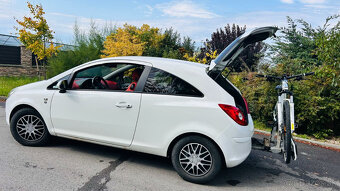 OPEL CORSA so zabudovaným nosičom na bicykle - 8