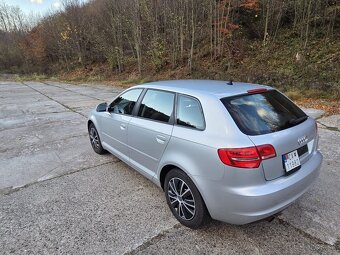 Audi A3 1.6 Premium - 8