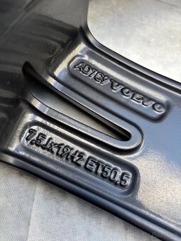 Zimní top sada Volvo XC40 / V90 CC 235/50R19 103V - 8