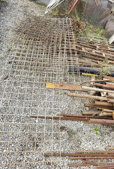 Železné rúry, roxory, stĺpiky, tyče.. Železný materiál - 8