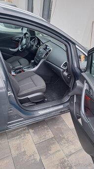 Opel Astra J sportstourer - 8