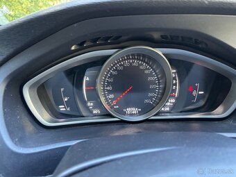 Volvo v40 . 2.0 Diesel - 8