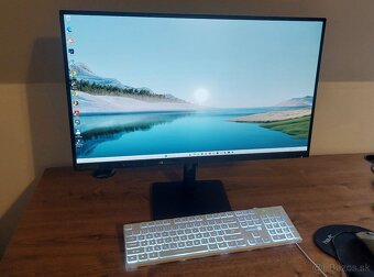 Počítač PC Gigabyte a monitor Lenovo 27 - 8