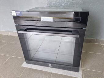 Vstavaná parná rúra Elektrolux 800 SteamBoost EOB8S39WZ - 8