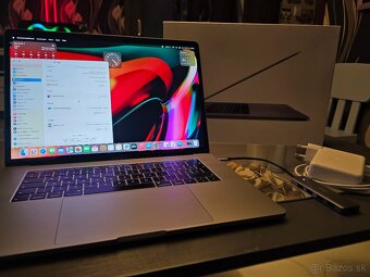 Macbook Pro 15" (2018) i7 32Gb Ram - 8