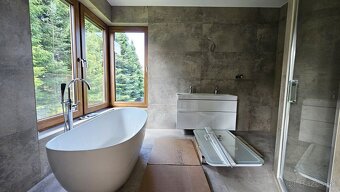 EXKLUZÍVNE Luxusná 6-izbová rodinná vila, terasy, dvojg - 8