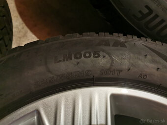 Audi Q4 e-tron - originál 19" alu s pneu - DOT 24 7+ mm - 8