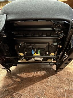 Skoda Fabia Mk3 predne sedadlá - 8