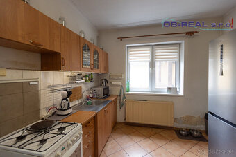 Predaj rekonštr. 3izb RD 90m2 tehla, nová strecha, pozemok 1 - 8