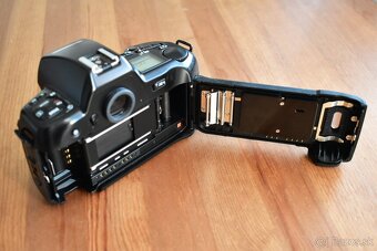 Nikon F90X s dátovou stenou MF-26 a orig strapom - 8