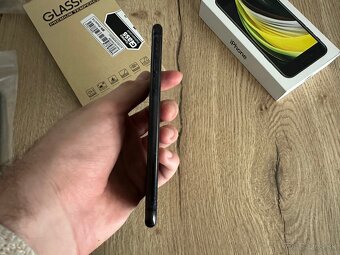iPhone SE 2020 64GB - 8