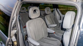 Chrysler Grand Voyager 2.5 CRD, 105 kW – 7-miestny, krásny s - 8