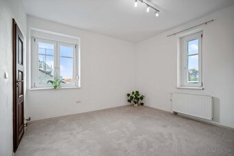 NA PREDAJ - Jedinečný staromestský byt - 8
